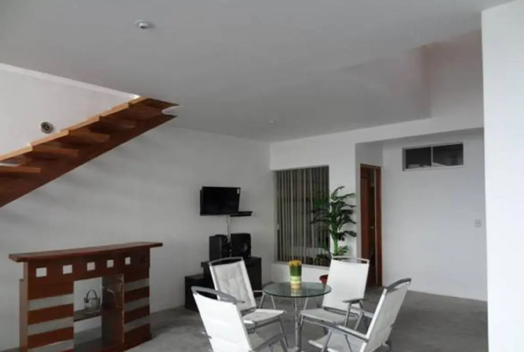 6 Bedrooms Cottage