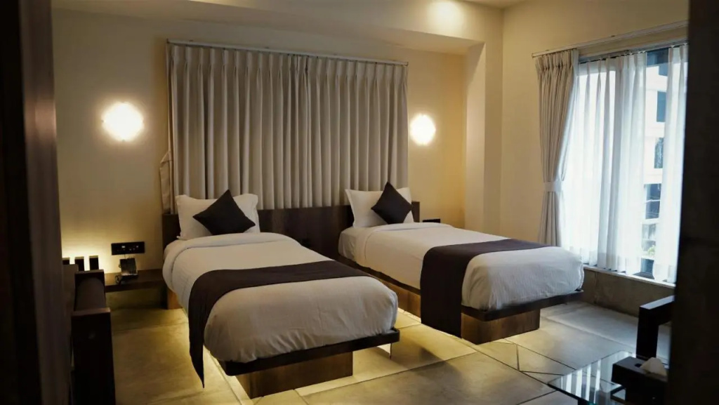 Deluxe Double room (full double bed)