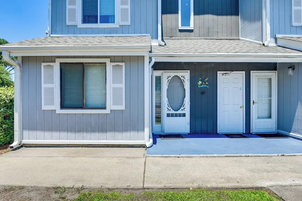 4 Mi to Cherry Grove Beach: Studio w/ Pool!