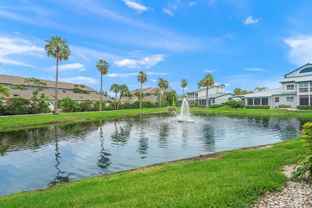 Siesta Bayside Pretty Fountain View