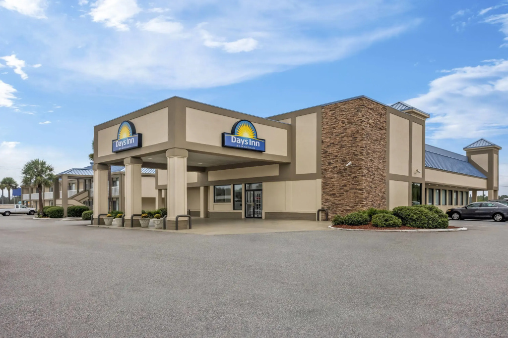 Days Inn by Wyndham Adel I-75