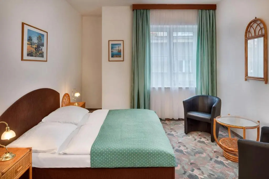 Standard Double room (full double bed)