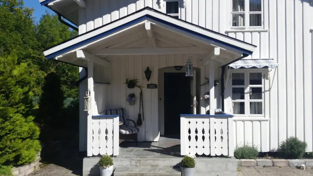 4 Bedrooms Cottage