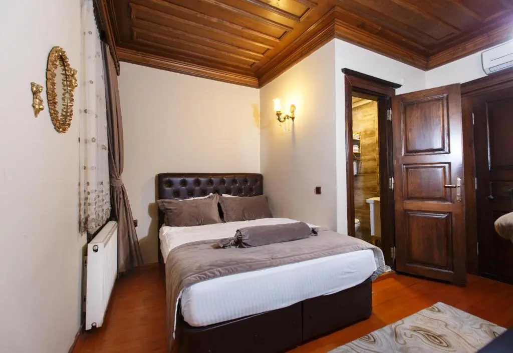 Double room (full double bed)
