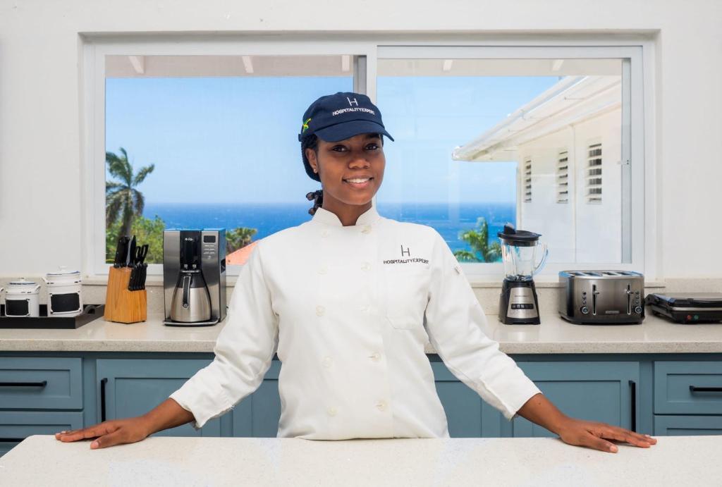 Апартаменты в Hospitality Expert F32 Beach front Pool & Chef
