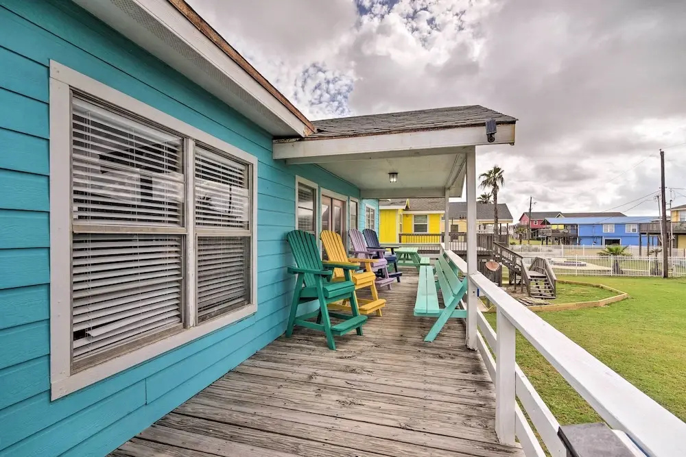 Walk to Ocean: Coastal Surfside Beach Bungalow!