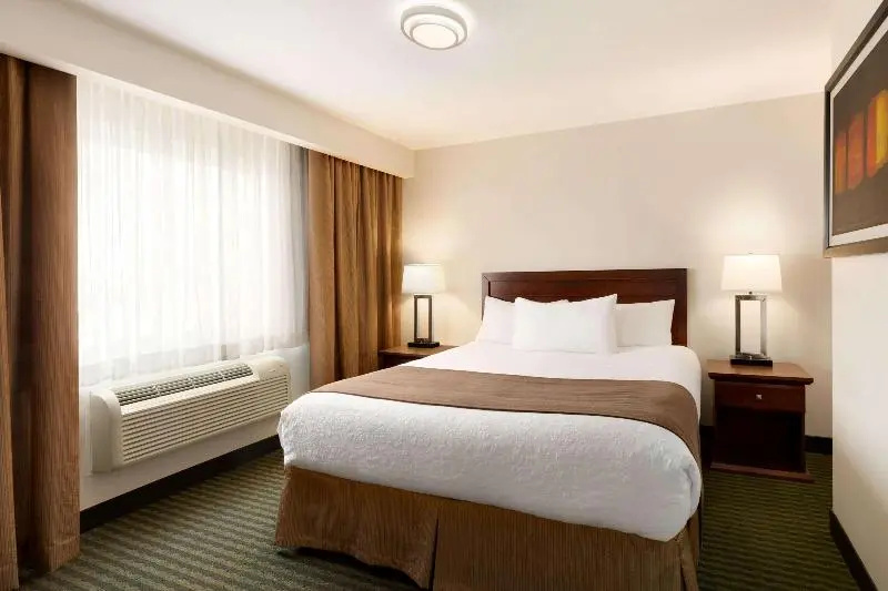 Travelodge by Wyndham Weyburn - Chambres