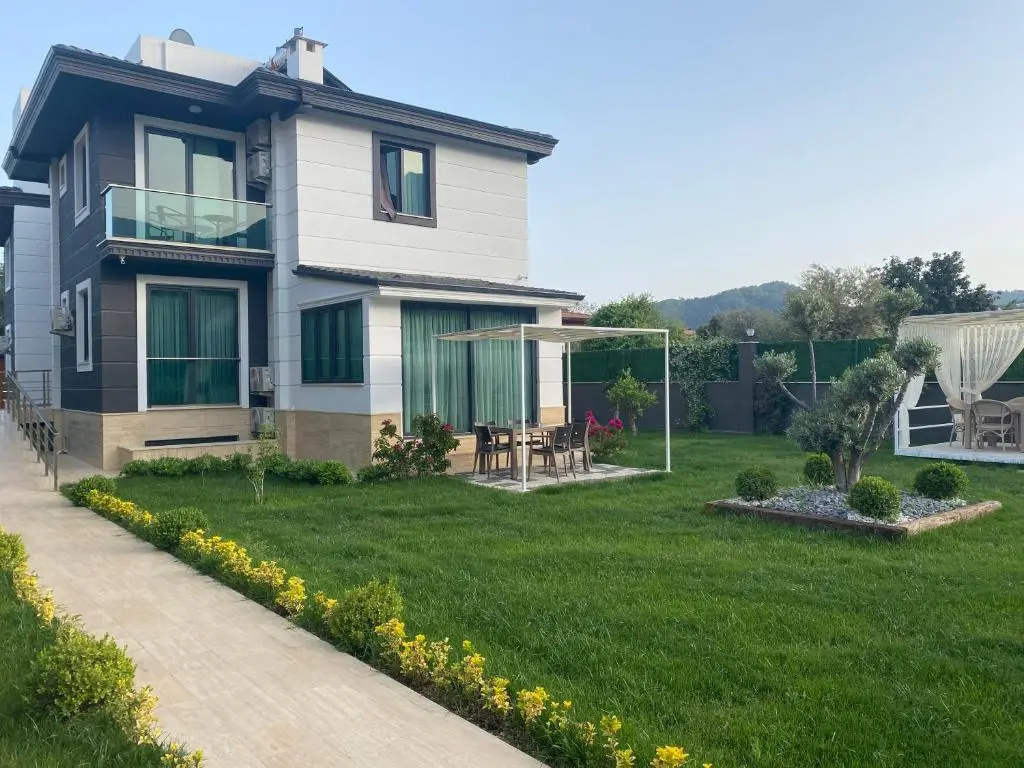 Standard Family room with mountain view