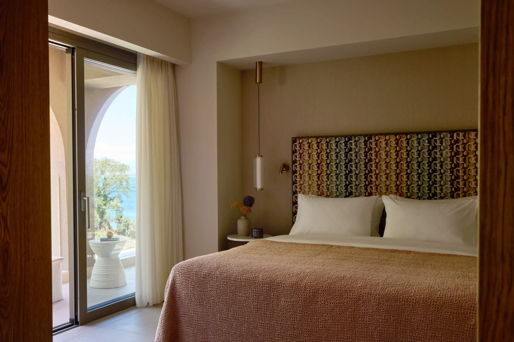 Grand Junior Suite with balcony and with partial sea view