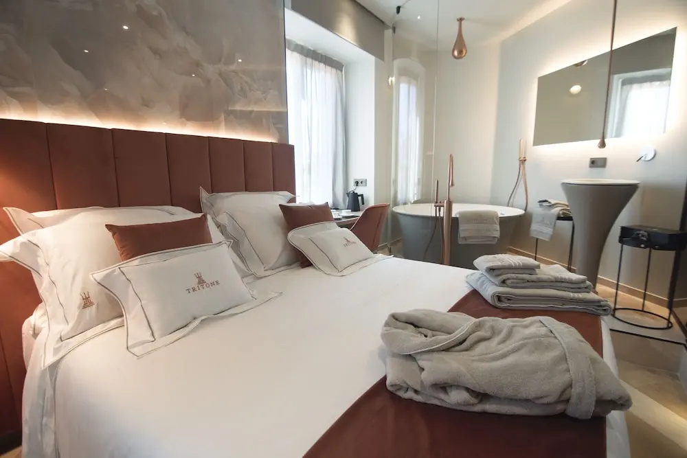 Tritone Luxury Suites Fontana di Trevi — фото