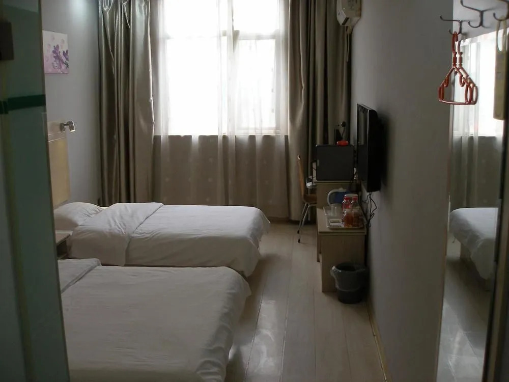 Anyang Lechao Hotel (Railway Station)(安阳乐巢宾馆（火车站店）)