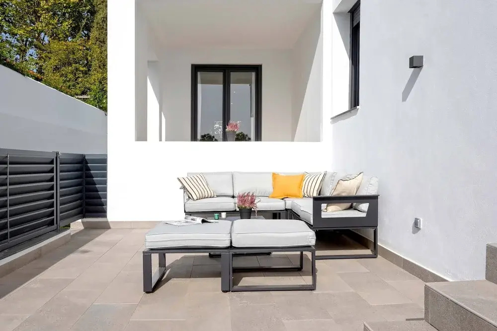 Beautiful 1 bd With 2 Private Terraces Pool and Parking Arruzafa III