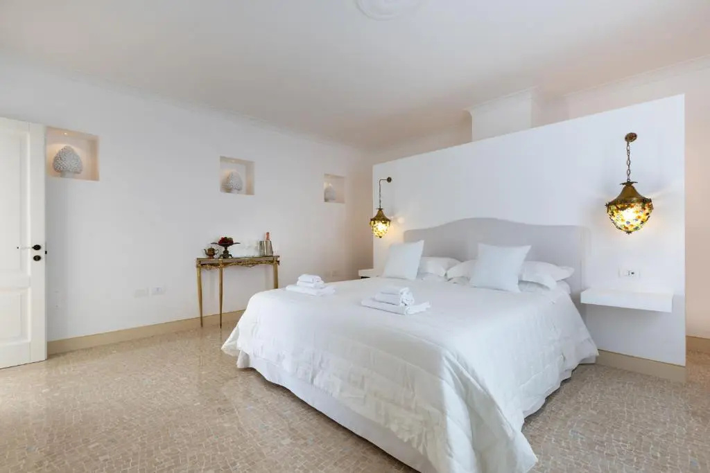 Deluxe Double room (full double bed)