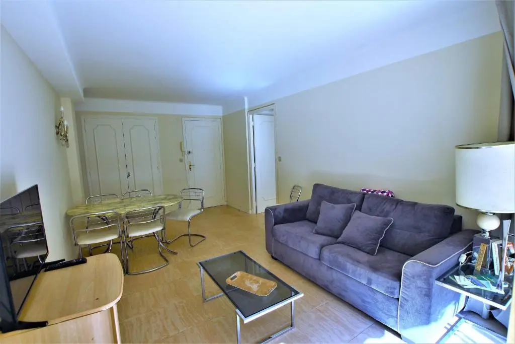 Cannes Located Behind The Martinez Hotel At 50 Meters To The Croisette