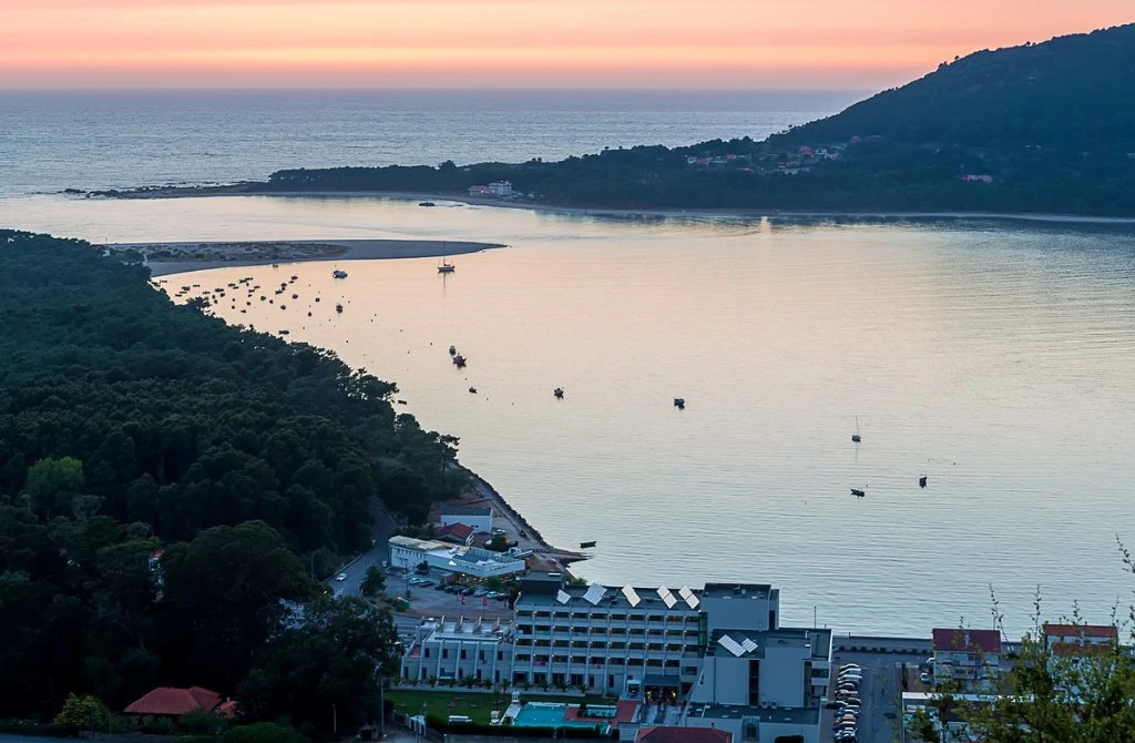 Beach & Waterfront