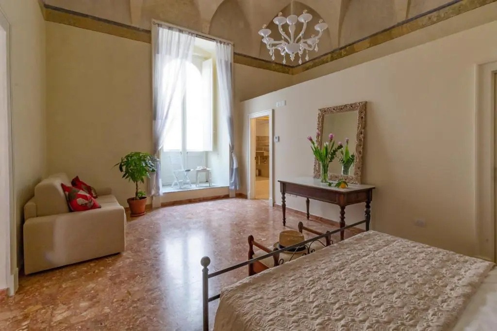 Deluxe Double room with balcony (full double bed)