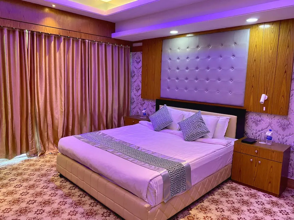Premier room