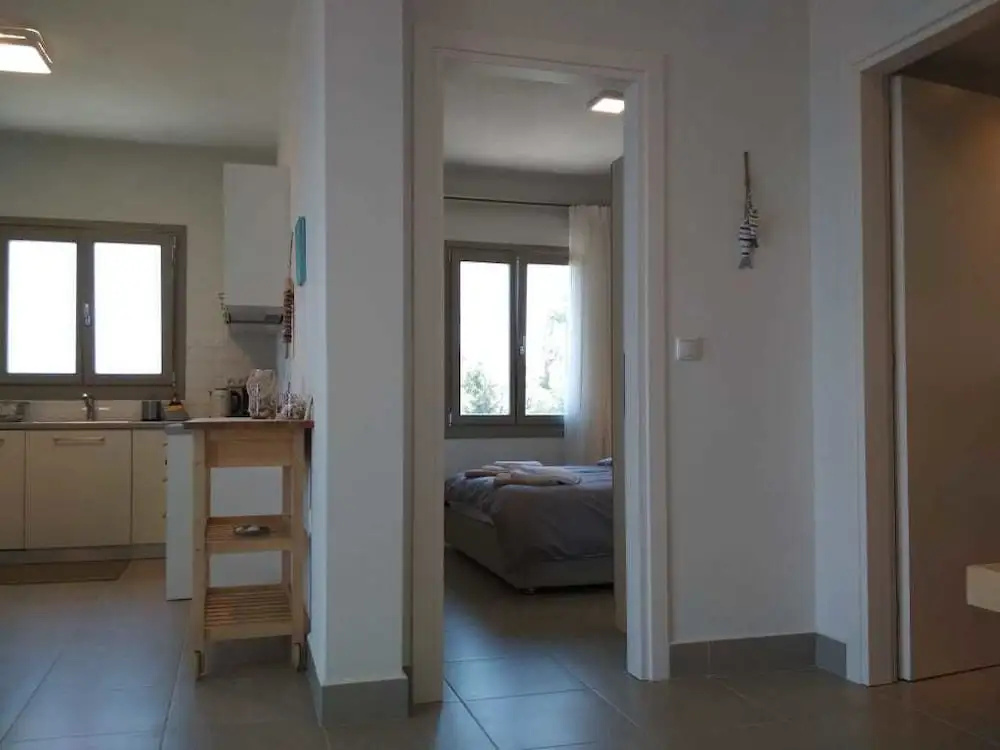 1 Bedroom Basement Apartment with sea view
