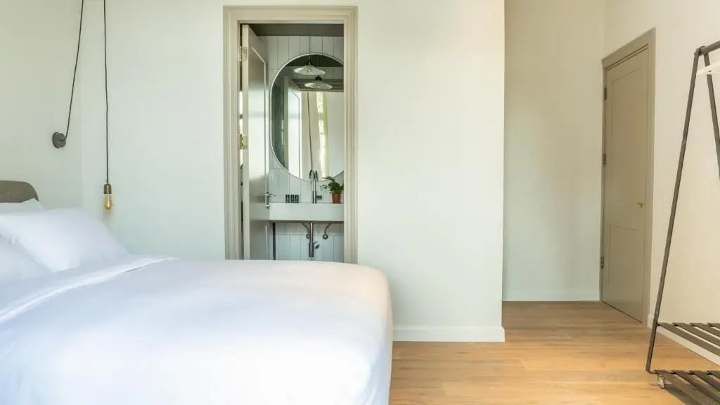 Standard Double room with balcony (full double bed)