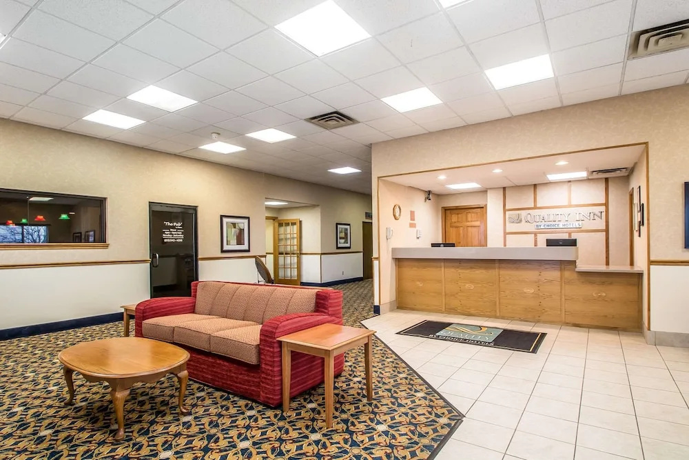 Lobby & Reception