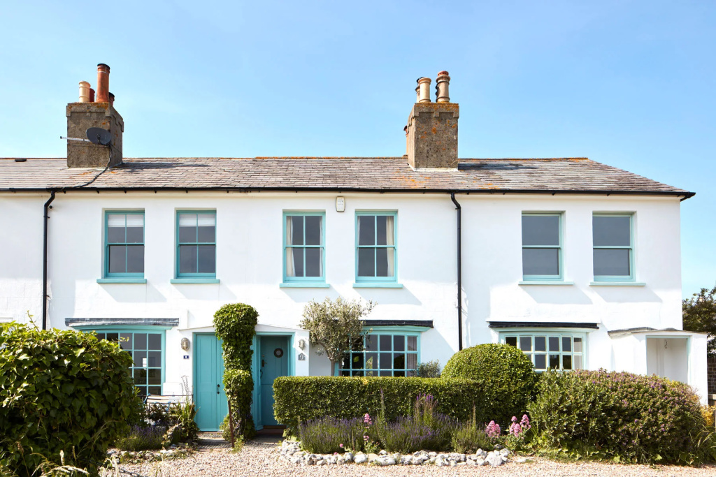 Boho-chic bolthole on the beach - Mariner's Cottage
