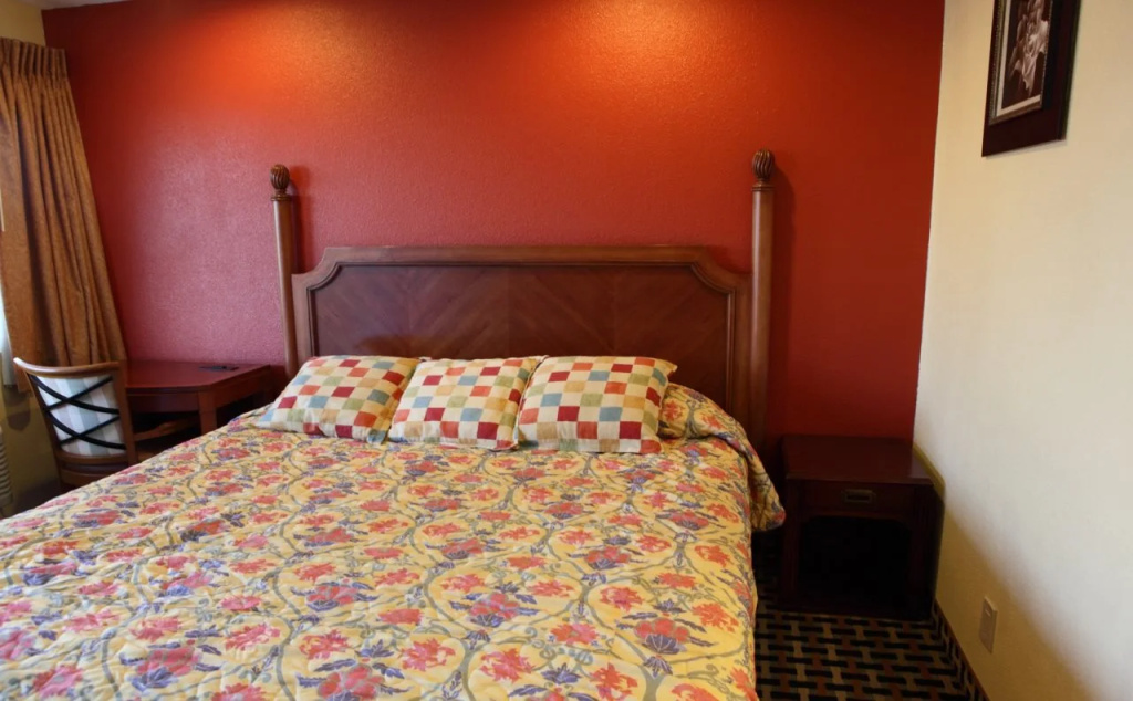 Bay Breeze Inn: Фото объекта из Shelterz