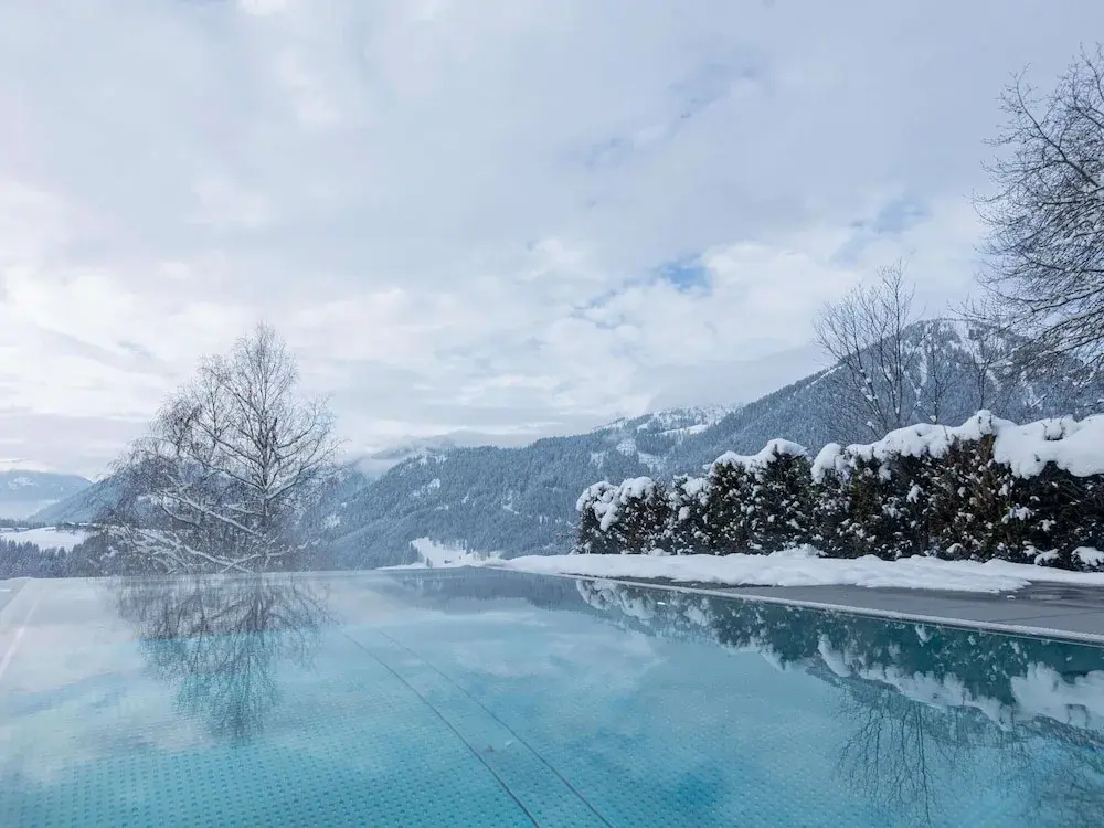 Majestic Apartment With Infinity Pool