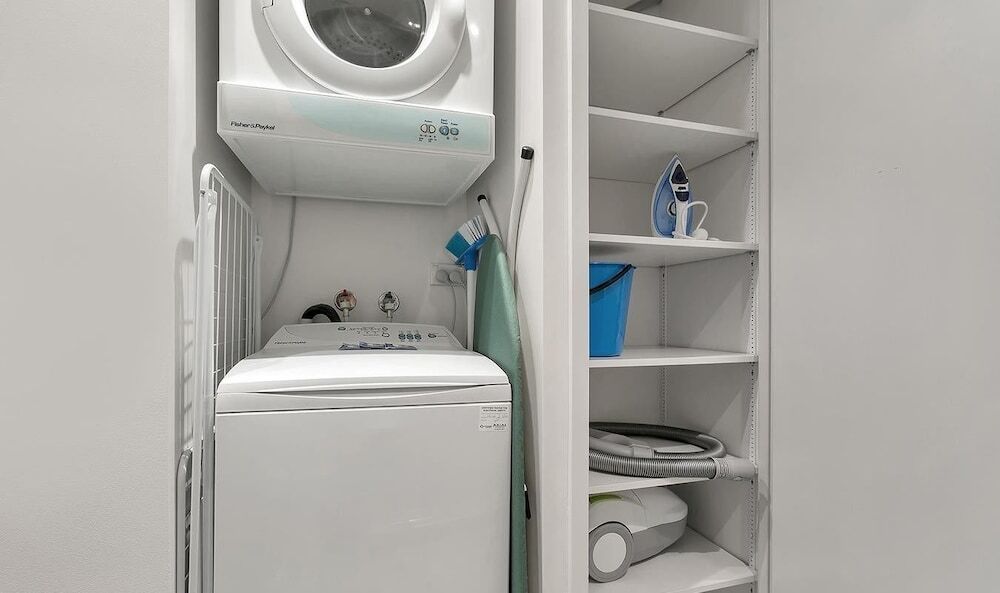 Отель QV Trendy Viaduct Harbour Apartment - 799, фото 4