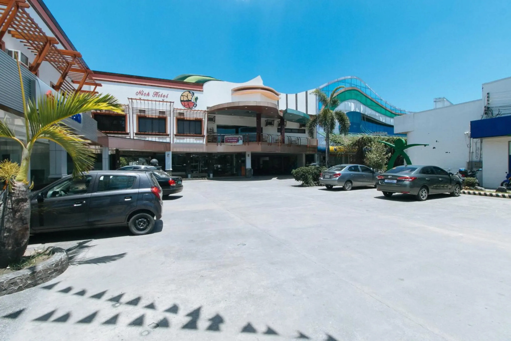 RedDoorz Premium @ Nick Hotel Gerona Tarlac