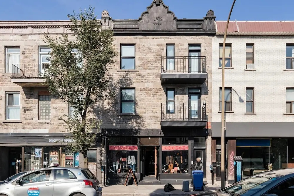 Exquisite Modern Condo in Little Italy
