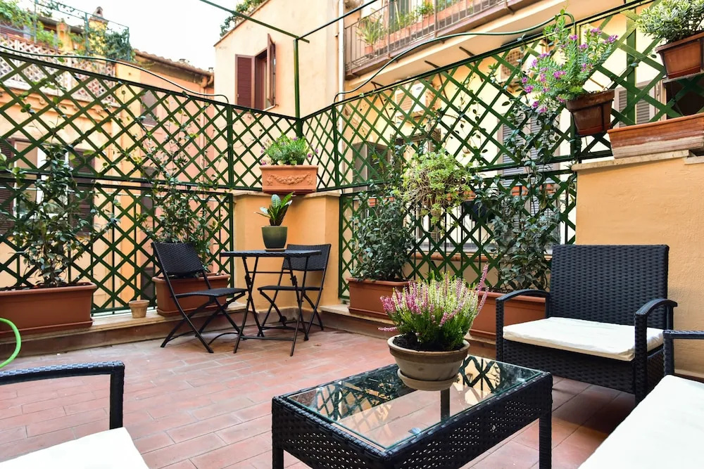 Spanish Steps Apartment with Terrace