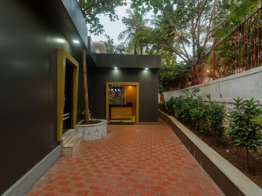 OYO 11498 Hotel Bliss Executive