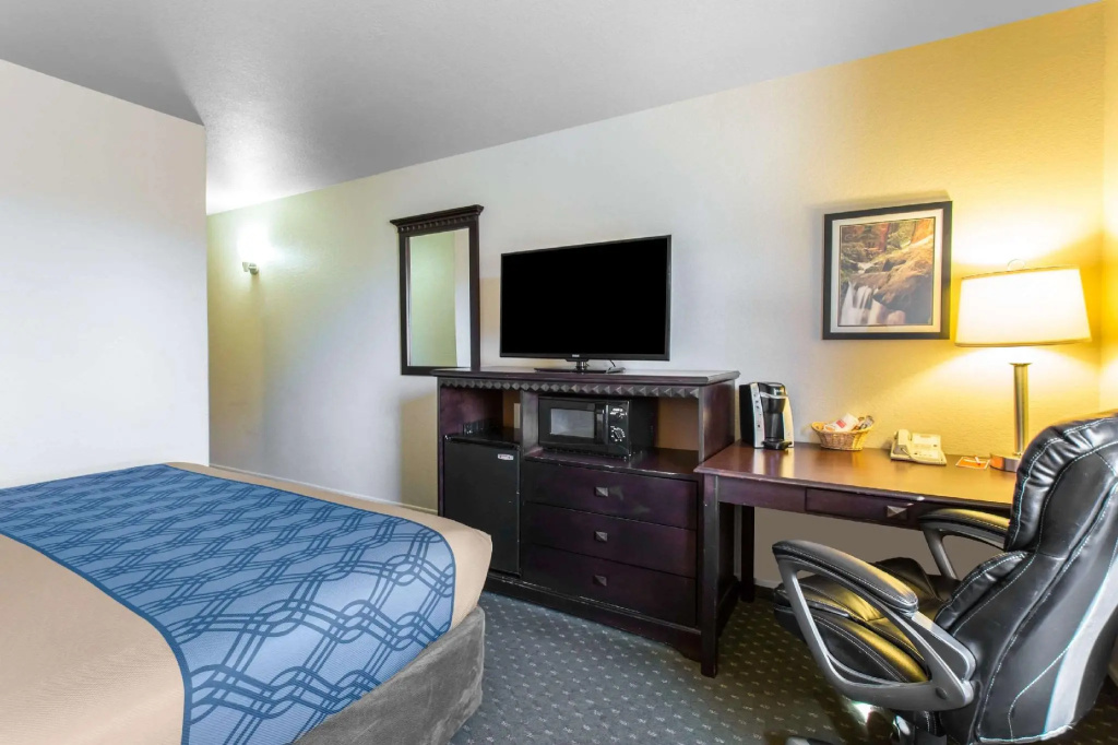 Standard Double room with mountain view (full double bed)