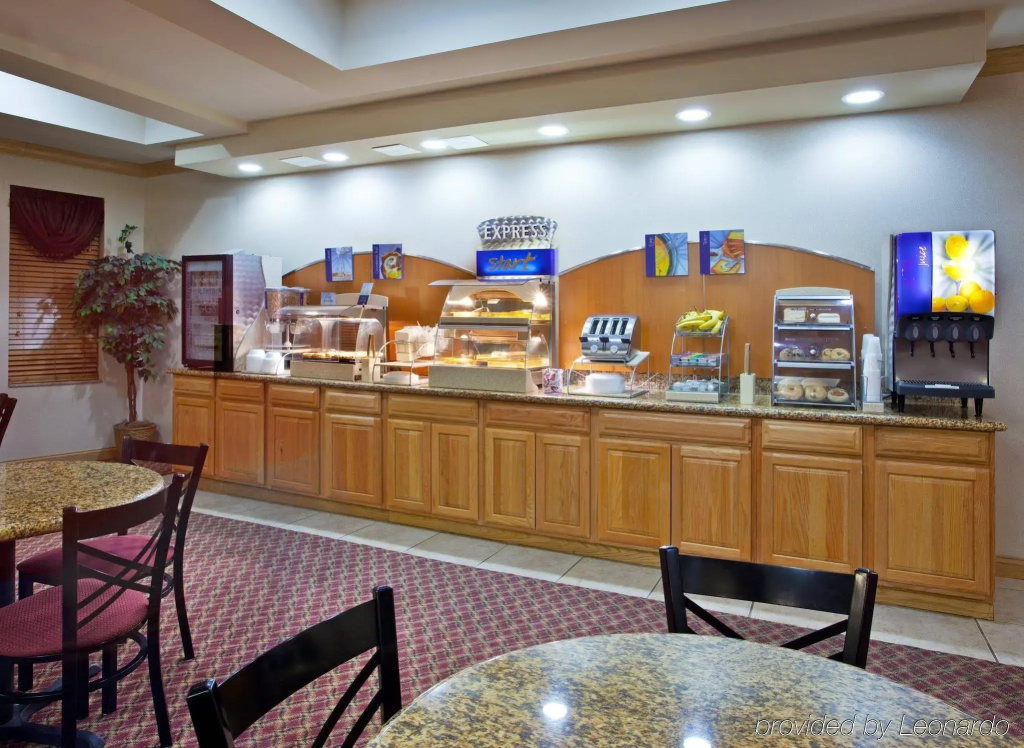 Holiday Inn Express Hotel & Suites Detroit - Utica by IHG - фото 28