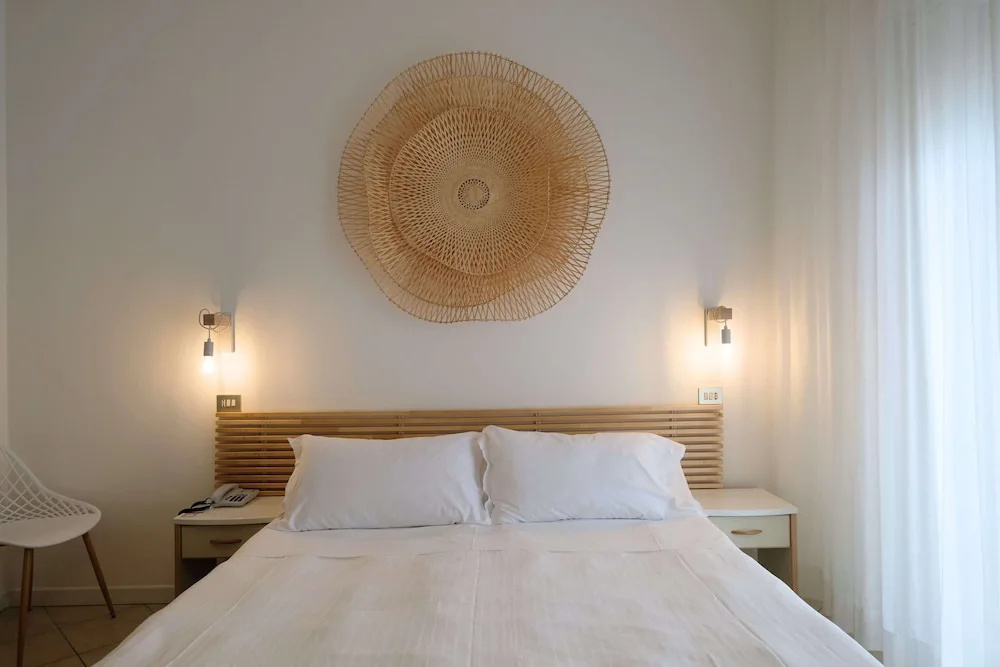 Classic Double room with balcony (full double bed)