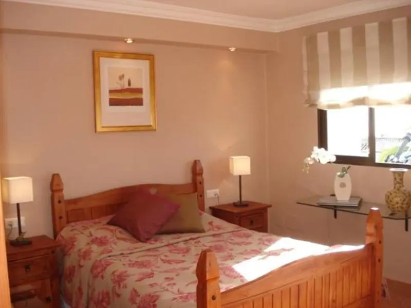 3 Bedrooms Bed in Dorm