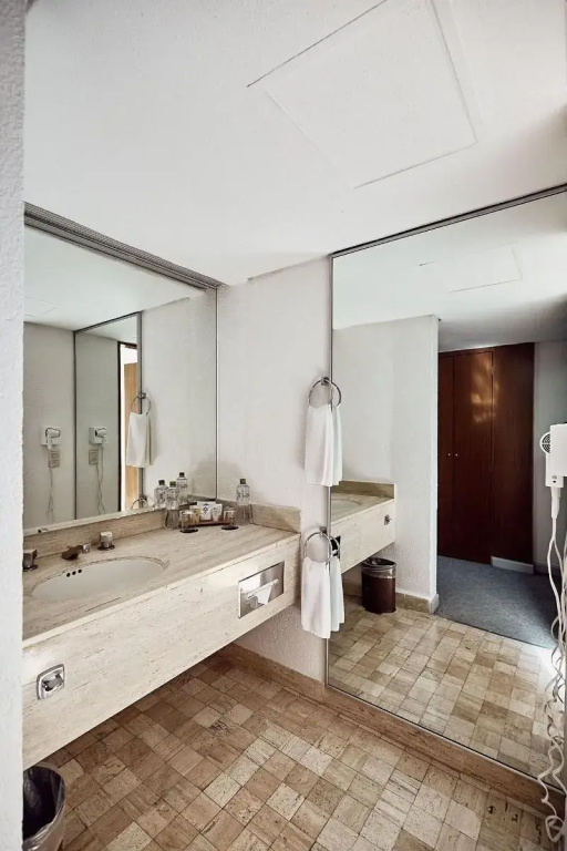 Standard Double room with city view (full double bed)