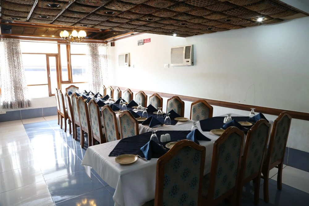 OYO 8997 Angeethi Hotel - Général