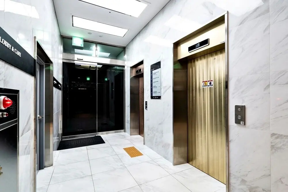 Lobby & Reception