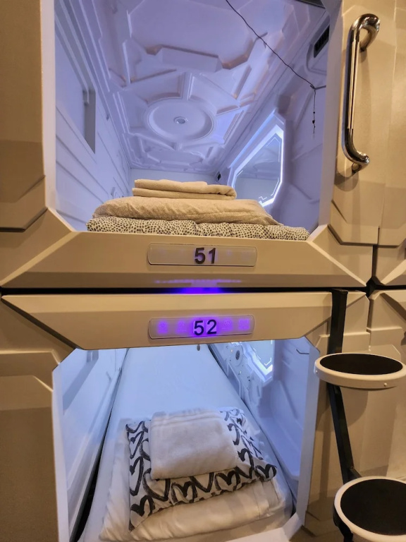 Standard female Capsule with balcony