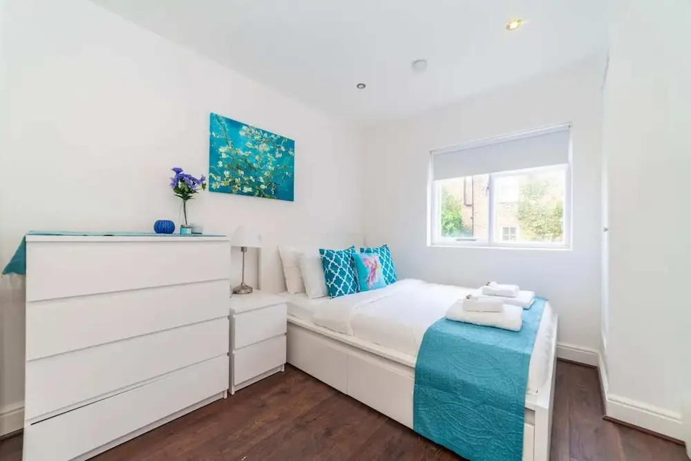 Radiant and Roomy 2BD Flat - Fulham!