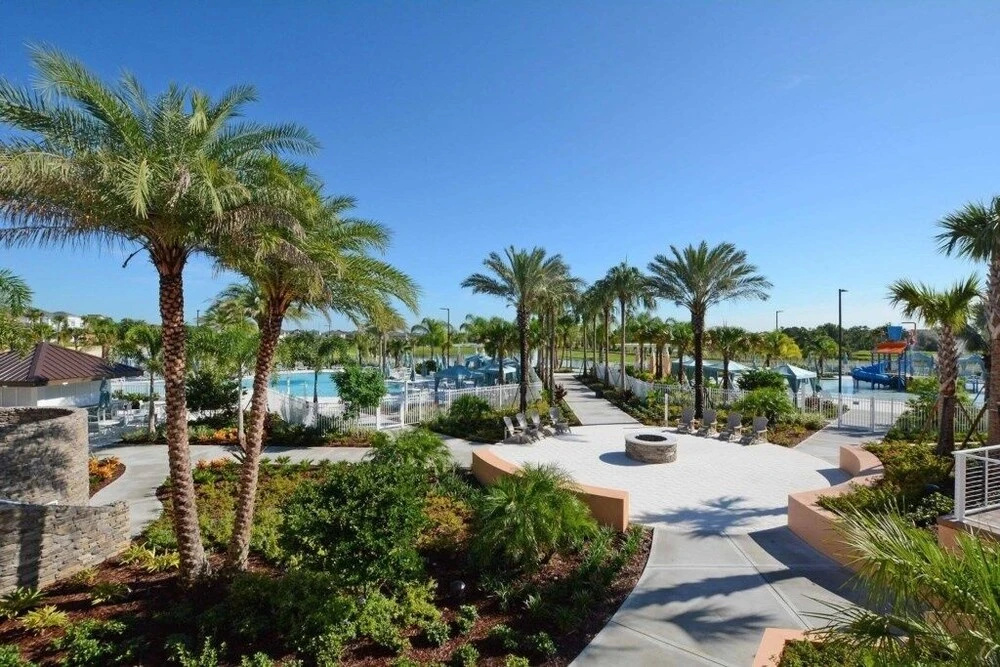 5 Bedrooms Townhome w- Splashpool - 8205SA 5 Townhouse by RedAwning
