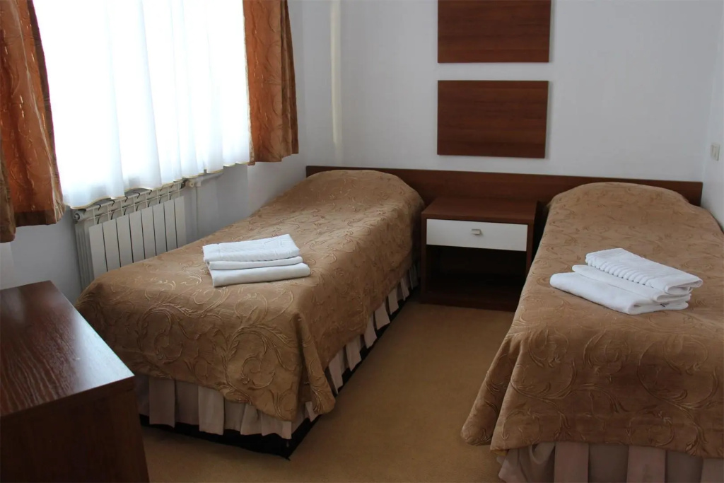 Standard Triple room