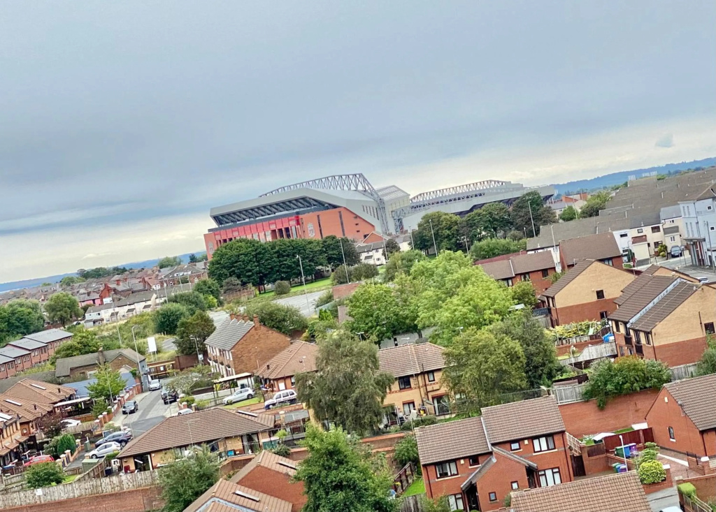 Unique view of Anfield stadium - Charming 2 bedroom apartment in Liverpool with parking