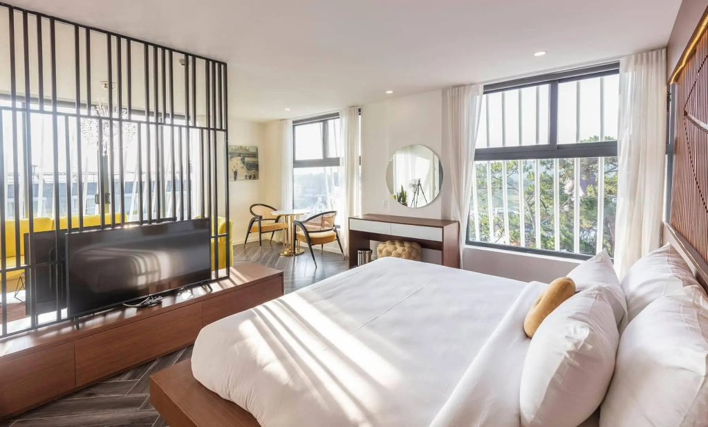 Double Suite (full double bed)