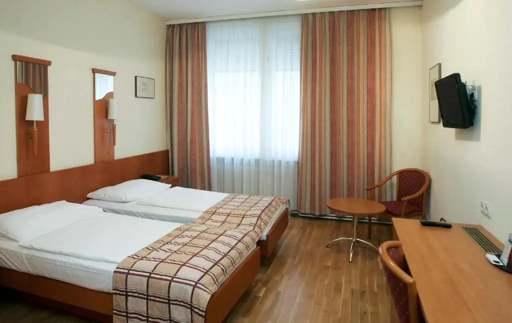 Continental Hotel-Pension - Chambres