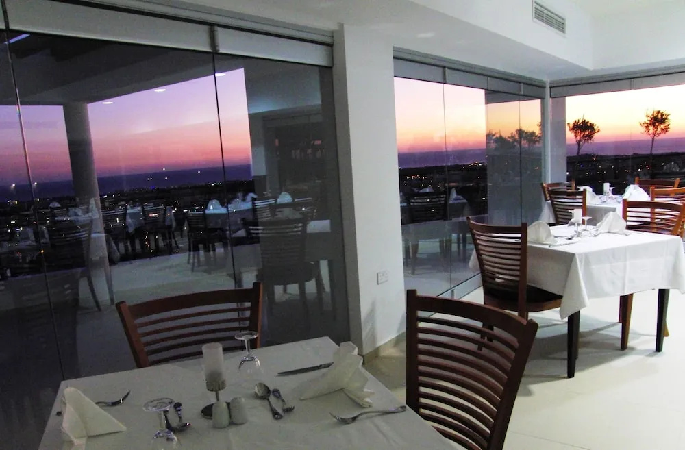 Royal Blue Hotel Paphos - фото 26