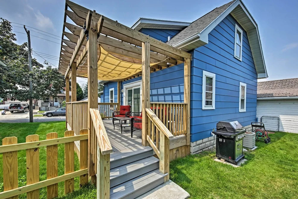 'ania's Retreat' w/ Deck: Walk to Lake Michigan!