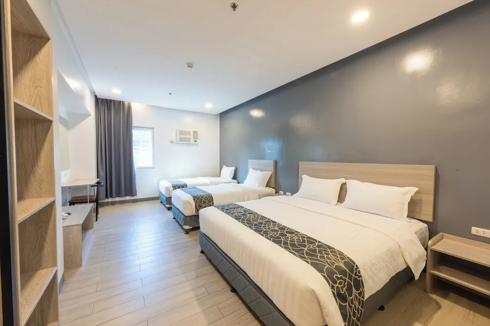 Standard Quadruple Family room