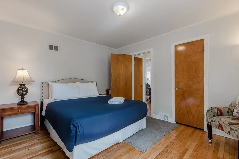 Bright and Charming 2 Bed Apartment in Evanston by AllSet Turnover - фото 4